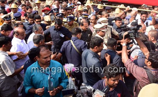 Pinarai arrives in mangalore